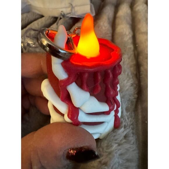 Bath & body works pocketbak holder nwt skeleton hand candle blood - Picture 9 of 10